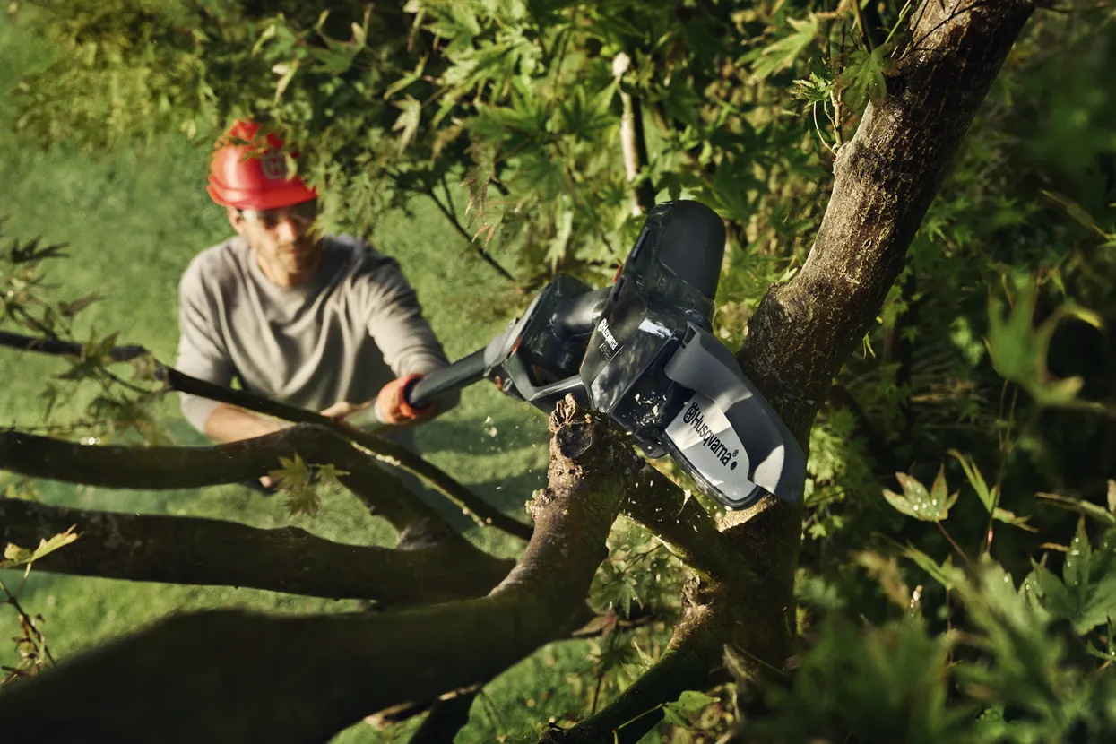 Husqvarna Aspire™ PE5-P4A cu acumulator și încărcător