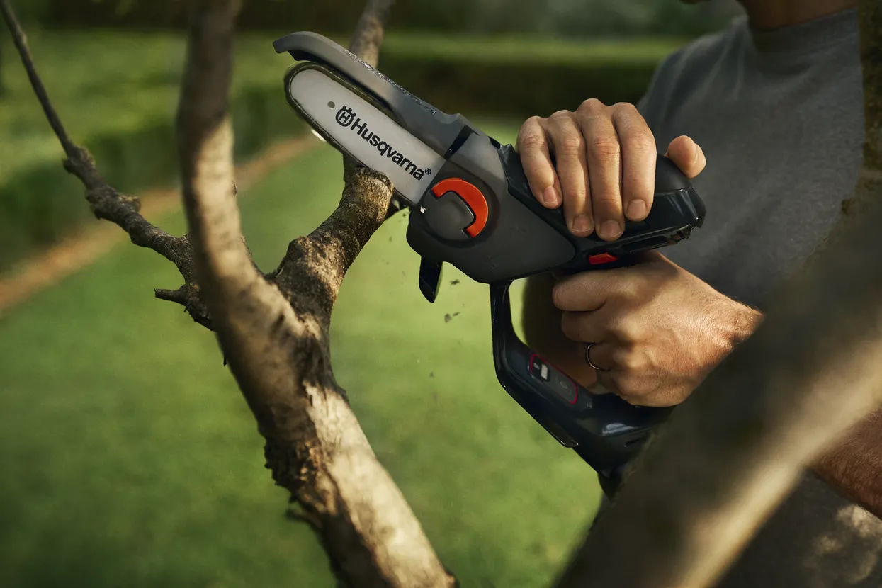 Husqvarna Aspire™ P5-P4A cu acumulator și încărcător