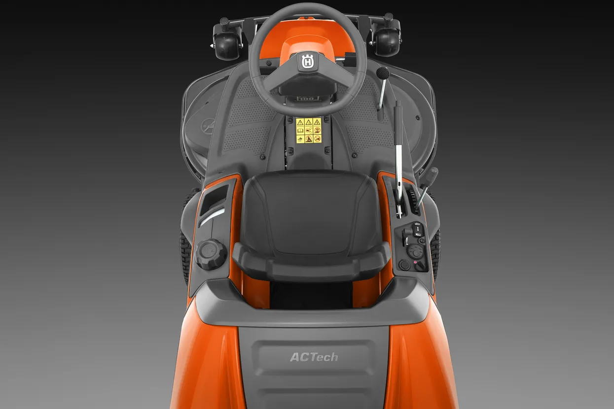 Husqvarna RC 320Ts AWD (prețul nu include masă de tăiere)
