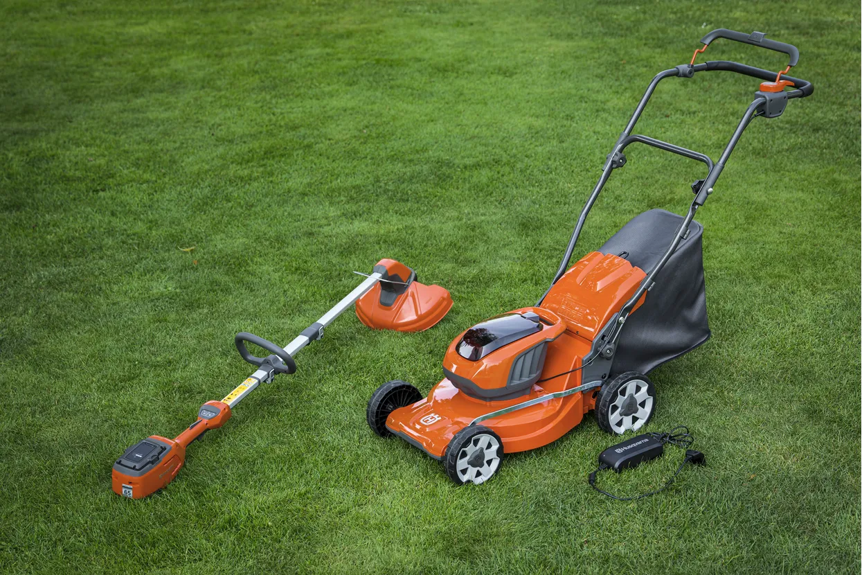 Husqvarna LC137i (nu include acumulator și încărcător)