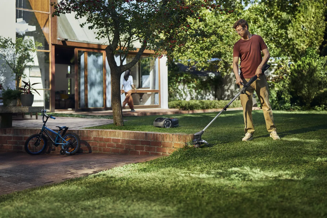 Husqvarna Aspire™ T28-P4A cu acumulator și încărcător